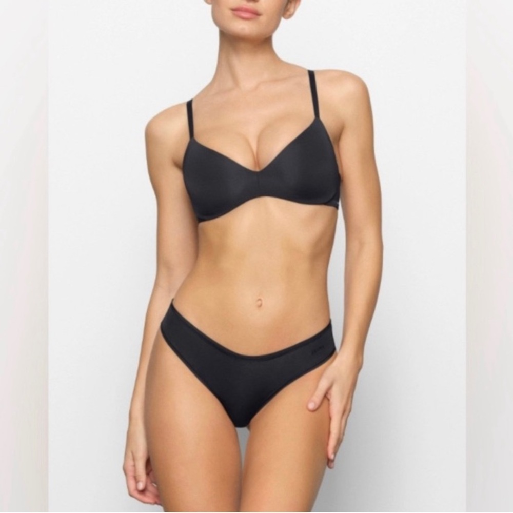 SKIMS Wireless Super Push Up Bra 36A
